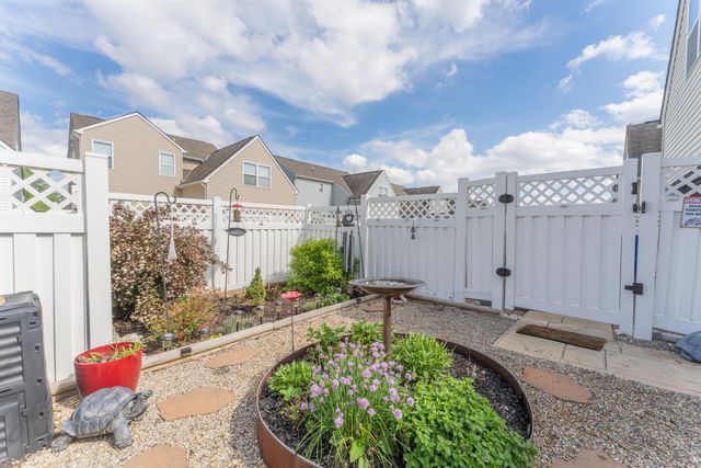 5712 Stearns Road, Dublin, OH 43016