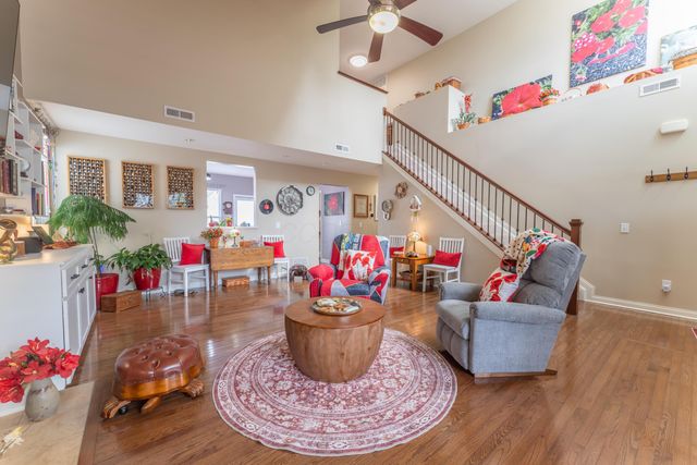 5712 Stearns Road, Dublin, OH 43016