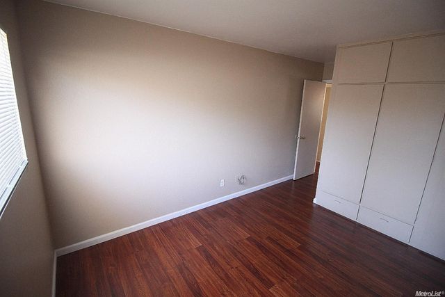 2 Tillman Cir, Sacramento, CA 95823