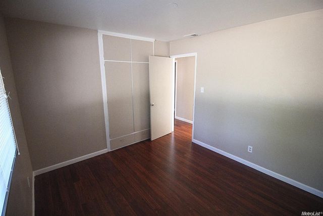 2 Tillman Cir, Sacramento, CA 95823