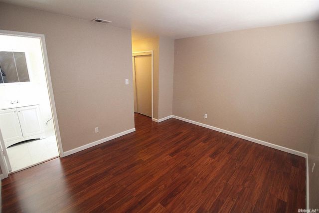 2 Tillman Cir, Sacramento, CA 95823