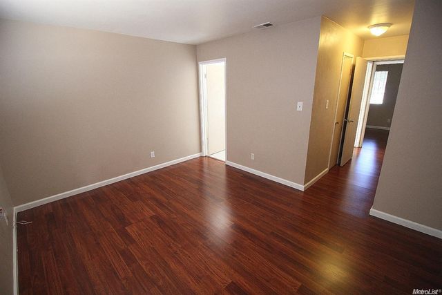 2 Tillman Cir, Sacramento, CA 95823