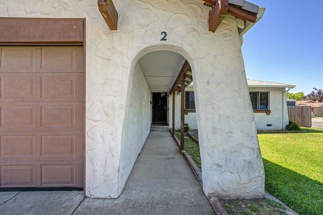 2 Tillman Cir, Sacramento, CA 95823