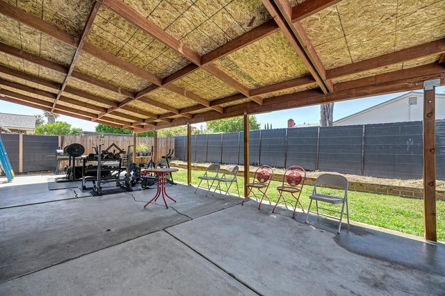 2 Tillman Cir, Sacramento, CA 95823