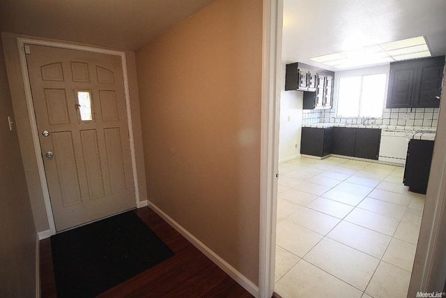 2 Tillman Cir, Sacramento, CA 95823