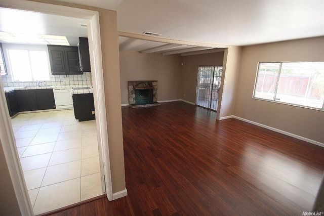 2 Tillman Cir, Sacramento, CA 95823