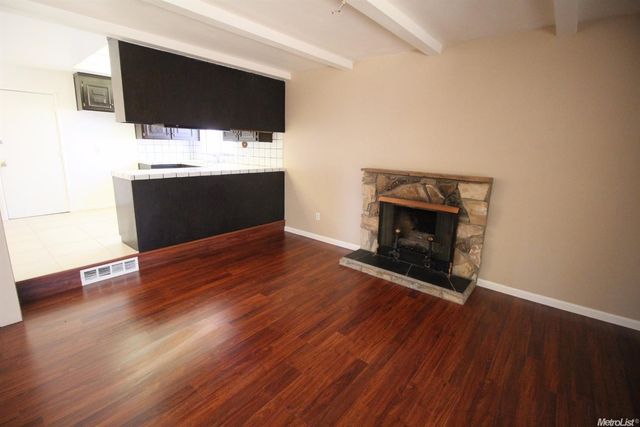 2 Tillman Cir, Sacramento, CA 95823