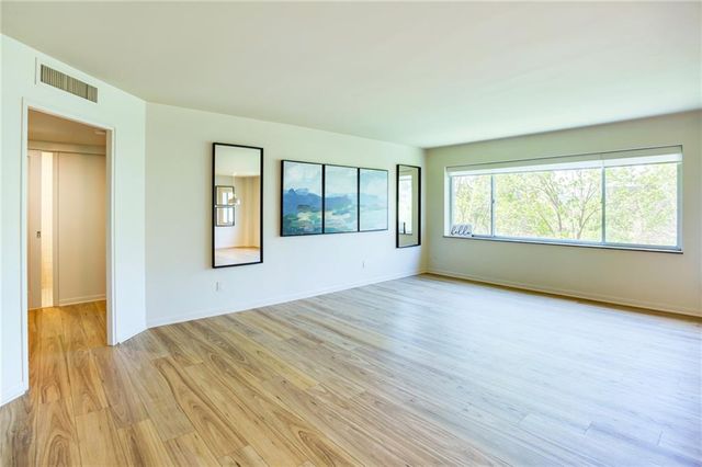 4550 Warwick Boulevard 408, Kansas City, MO 64111