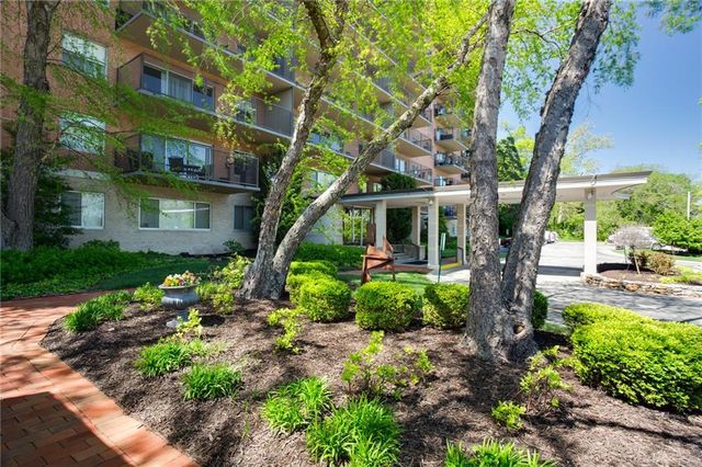 4550 Warwick Boulevard 408, Kansas City, MO 64111