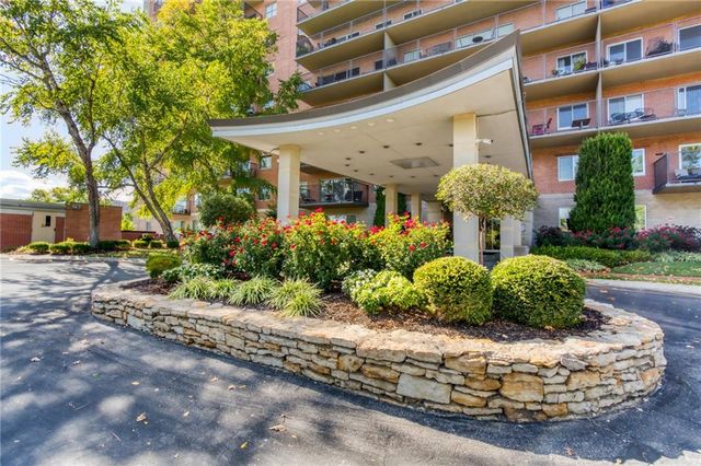 4550 Warwick Boulevard 408, Kansas City, MO 64111