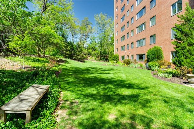 4550 Warwick Boulevard 408, Kansas City, MO 64111