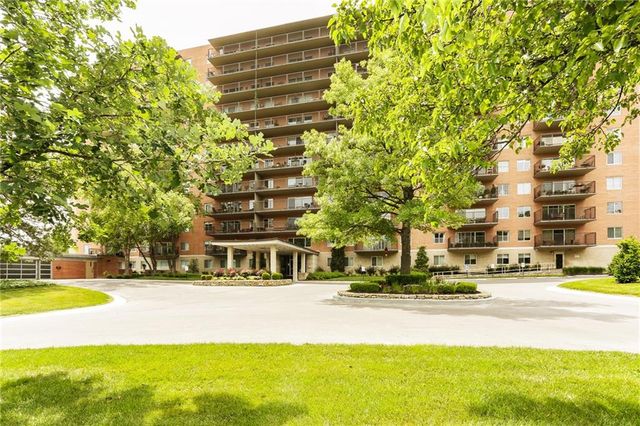 4550 Warwick Boulevard 408, Kansas City, MO 64111