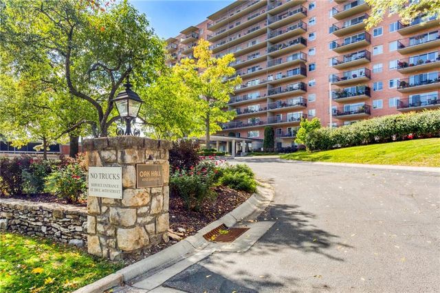 4550 Warwick Boulevard 408, Kansas City, MO 64111