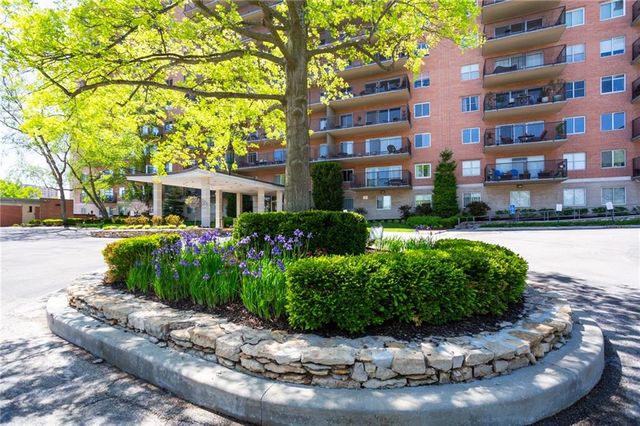 4550 Warwick Boulevard 408, Kansas City, MO 64111