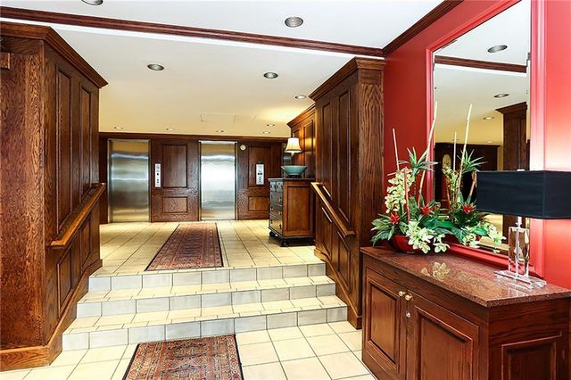 4550 Warwick Boulevard 408, Kansas City, MO 64111