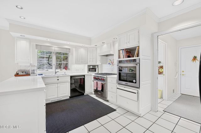 23 Exmoor, Ottawa Hills, OH 43615