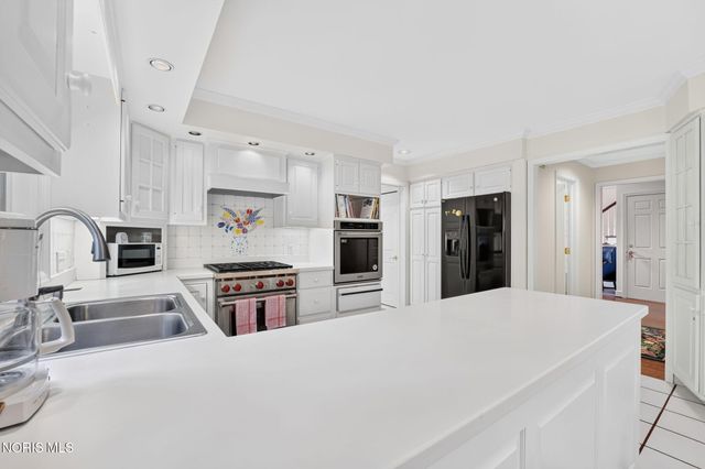 23 Exmoor, Ottawa Hills, OH 43615