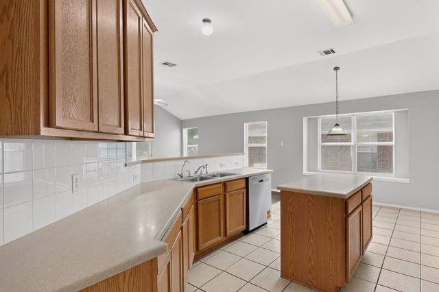 1302 Rainbow Parke DR, Round Rock, TX 78665