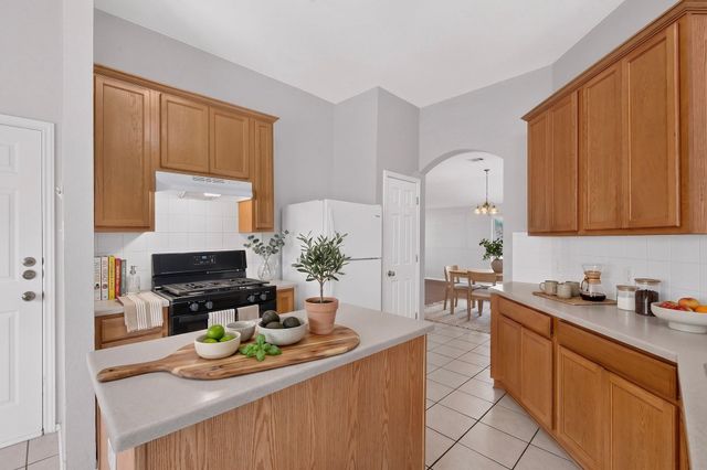 1302 Rainbow Parke DR, Round Rock, TX 78665