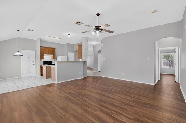 1302 Rainbow Parke DR, Round Rock, TX 78665