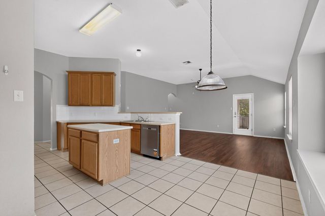 1302 Rainbow Parke DR, Round Rock, TX 78665