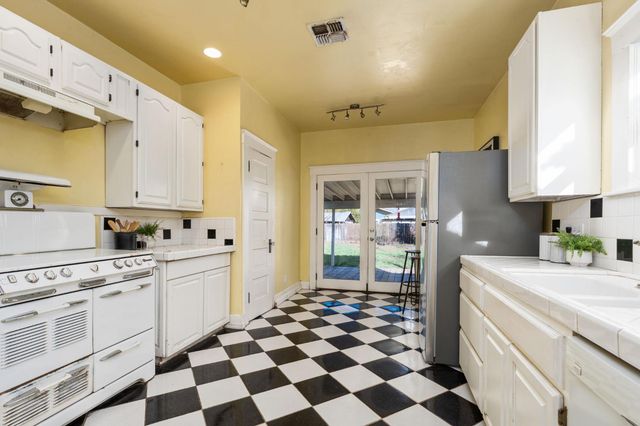 1234 N Del Mar Avenue, Fresno, CA 93728