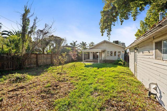 1234 N Del Mar Avenue, Fresno, CA 93728