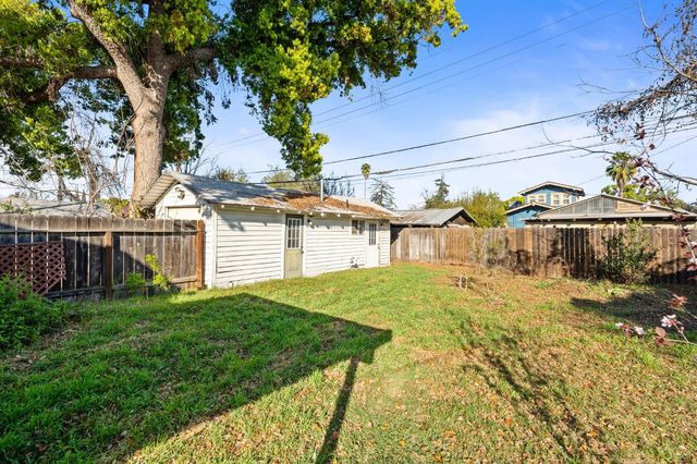 1234 N Del Mar Avenue, Fresno, CA 93728