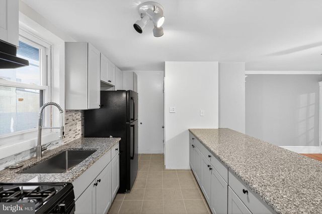 5712 SANSOM ST, Philadelphia, PA 19139