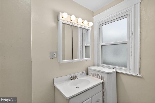 5712 SANSOM ST, Philadelphia, PA 19139