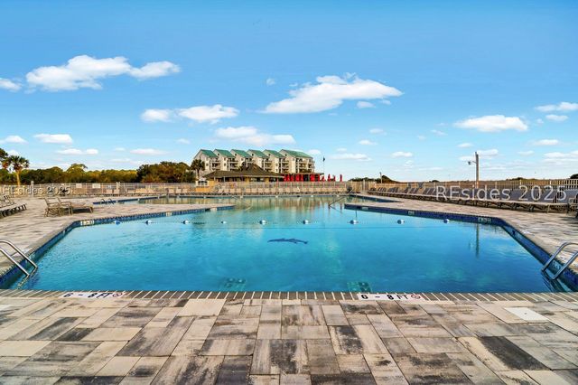 40 Folly Field Rd Apt B127, Hilton Head Island, SC 29928