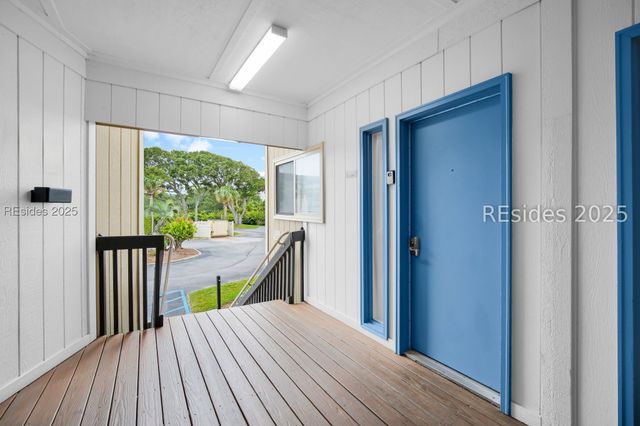 40 Folly Field Rd Apt B127, Hilton Head Island, SC 29928