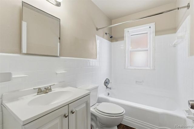 16735 Asbury Park, Detroit, MI 48235