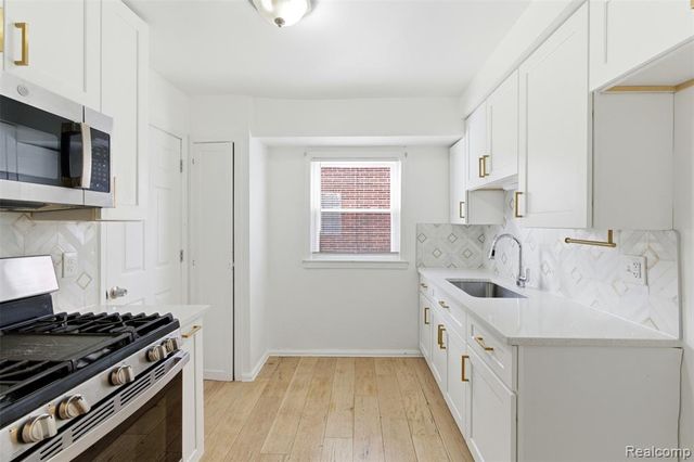 16735 Asbury Park, Detroit, MI 48235