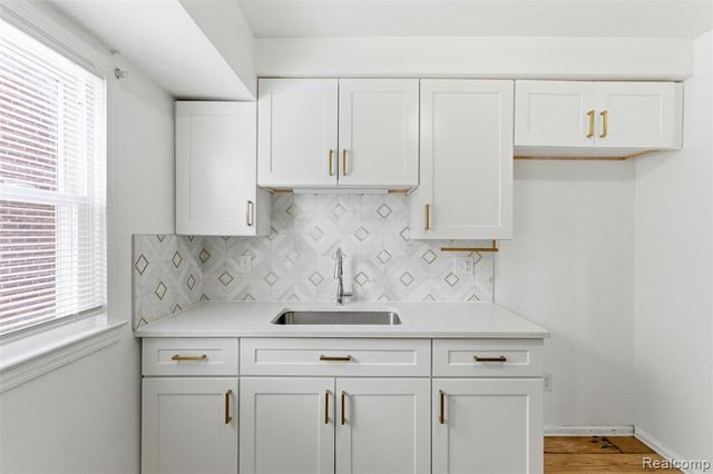 16735 Asbury Park, Detroit, MI 48235