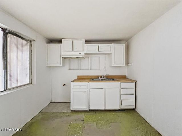10247 CALCUTTA Drive, Socorro, TX 79927