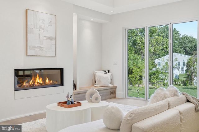 7421 MAGARITY RD, Falls Church, VA 22043