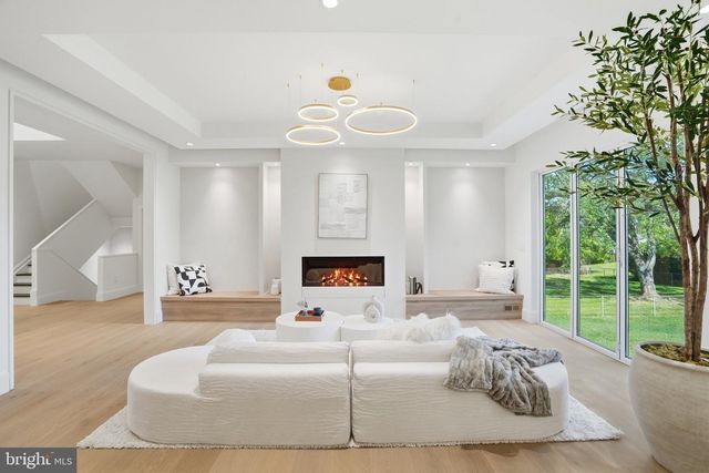 7421 MAGARITY RD, Falls Church, VA 22043