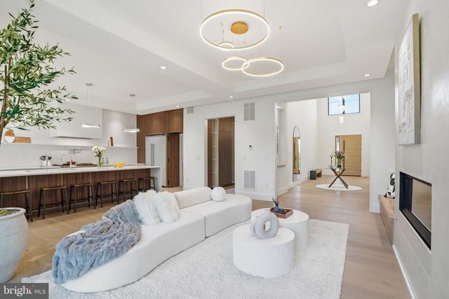 7421 MAGARITY RD, Falls Church, VA 22043