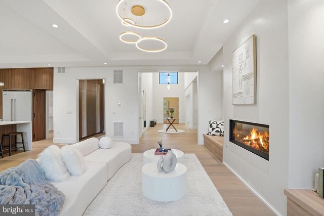 7421 MAGARITY RD, Falls Church, VA 22043