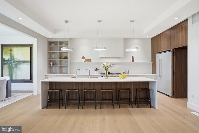 7421 MAGARITY RD, Falls Church, VA 22043