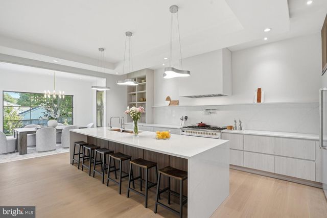 7421 MAGARITY RD, Falls Church, VA 22043