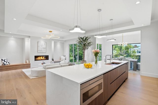 7421 MAGARITY RD, Falls Church, VA 22043
