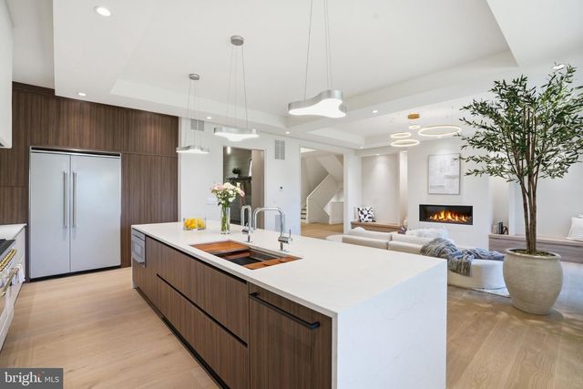 7421 MAGARITY RD, Falls Church, VA 22043