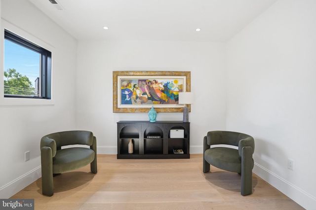 7421 MAGARITY RD, Falls Church, VA 22043