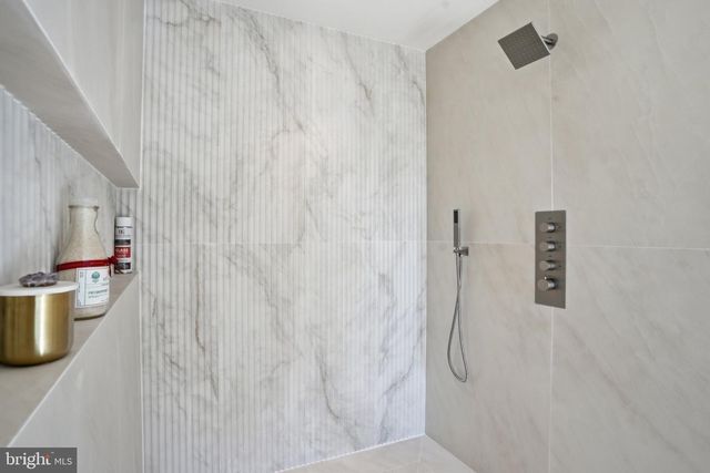 7421 MAGARITY RD, Falls Church, VA 22043