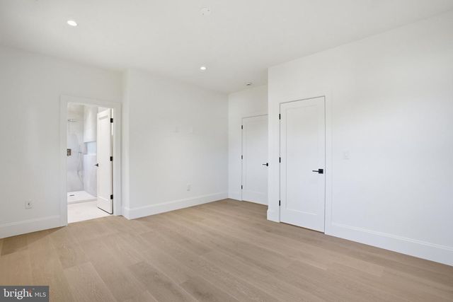 7421 MAGARITY RD, Falls Church, VA 22043
