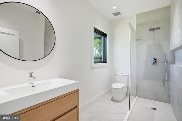 7421 MAGARITY RD, Falls Church, VA 22043