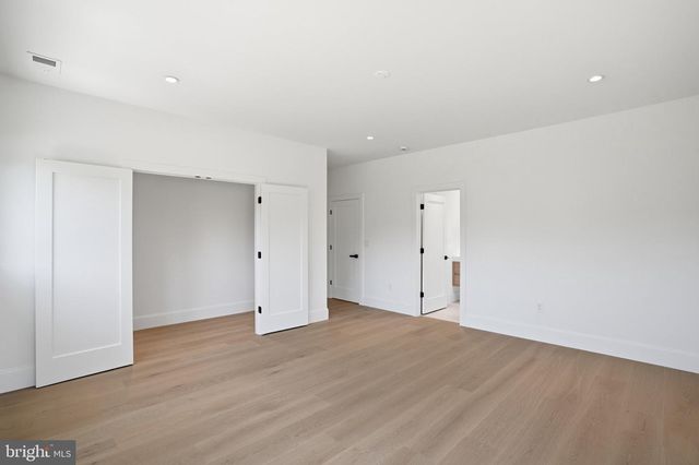 7421 MAGARITY RD, Falls Church, VA 22043