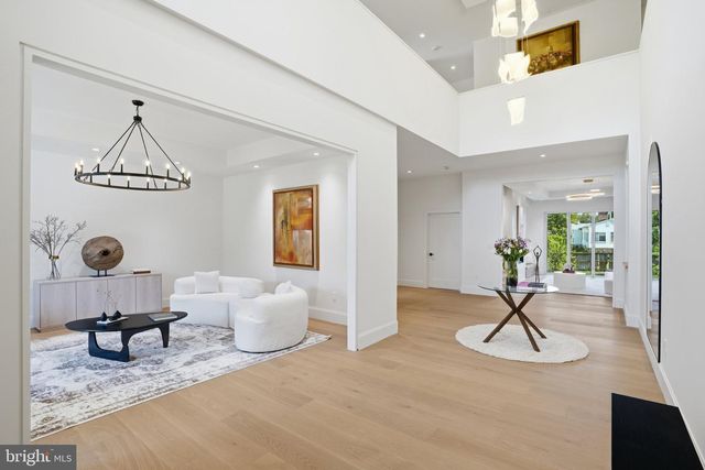 7421 MAGARITY RD, Falls Church, VA 22043